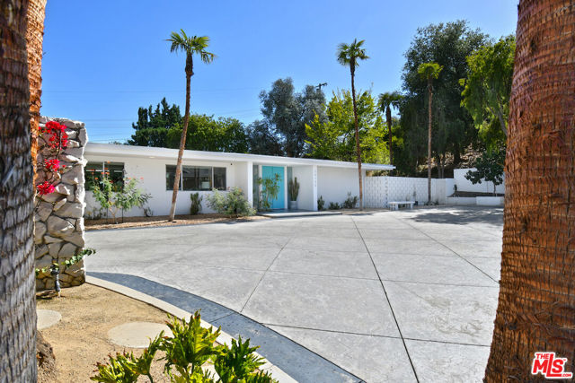 20150 Delita Drive, Woodland Hills CA: https://media.crmls.org/mediaz/bc7e37b3-a403-459a-8272-f8056ba91617.jpg