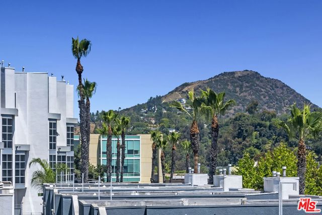 171 N Church Lane, Los Angeles CA: https://media.crmls.org/mediaz/bc7e8634-9510-4026-9320-c617d935670a.jpg