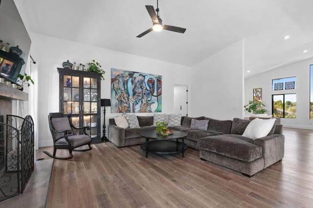 19950 Elfin Forest Ln, Escondido CA: https://media.crmls.org/mediaz/bc7e941f-bd53-4563-b45b-0af19867523f.jpg