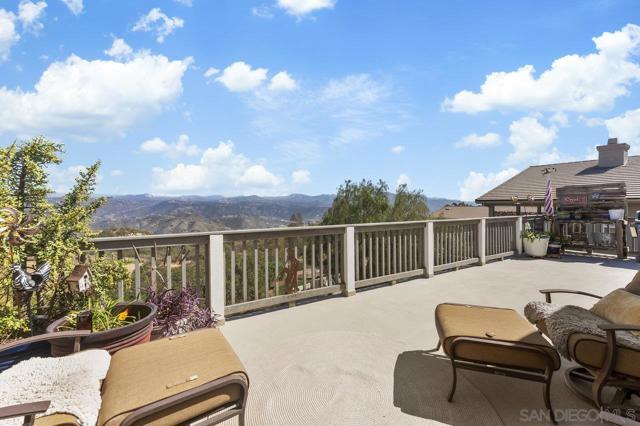 2216 Crest Dr, El Cajon CA: https://media.crmls.org/mediaz/bc7f11cb-35be-47ff-a101-0112bfe32d95.jpg