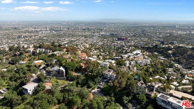 8809 Appian Way, Los Angeles CA: https://media.crmls.org/mediaz/bc7f37e1-2cda-4a92-b02d-99efbecaf6e3.jpg