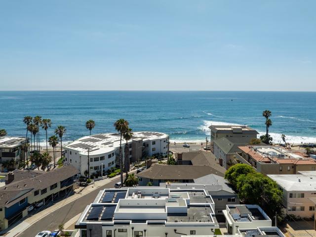 242 Playa Del Norte St, La Jolla CA: https://media.crmls.org/mediaz/bc7f7fdc-52e5-4637-86b6-115d701f71e9.jpg