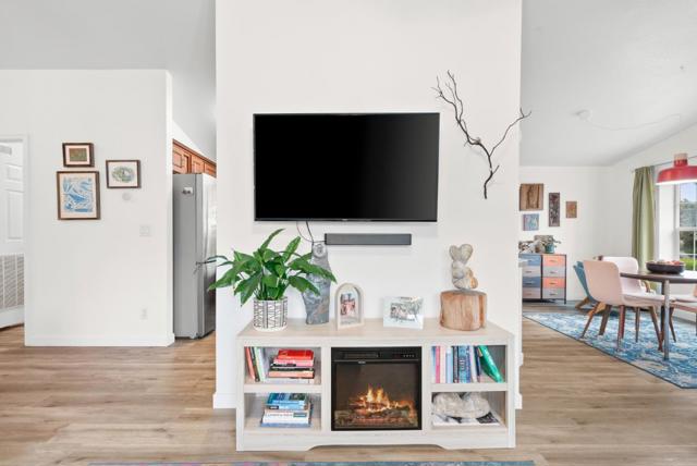 2395 Delaware Avenue, Santa Cruz CA: https://media.crmls.org/mediaz/bc80c488-56ff-4503-8643-bec39057de17.jpg