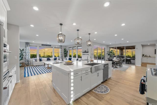 Detail Gallery Image 11 of 68 For 2990 Eldenberry St, Escondido,  CA 92029 - 5 Beds | 4/1 Baths