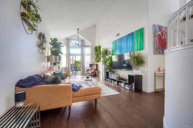 Detail Gallery Image 5 of 39 For 1477 Genoa Dr, Vista,  CA 92081 - 3 Beds | 2/1 Baths