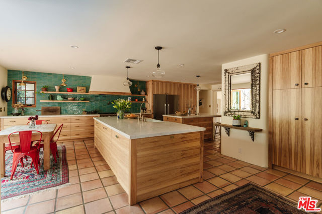 2865 Marquette Drive, Topanga CA: https://media.crmls.org/mediaz/bc8273c9-406e-4b96-96b4-ad1406de5db9.jpg