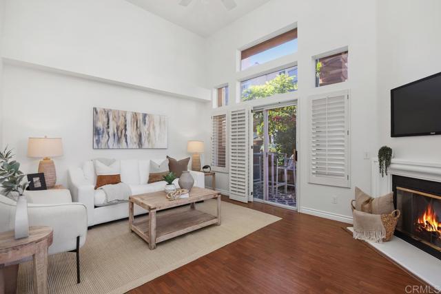 Detail Gallery Image 7 of 42 For 7122 Calabria Ct #E,  San Diego,  CA 92122 - 3 Beds | 2/1 Baths