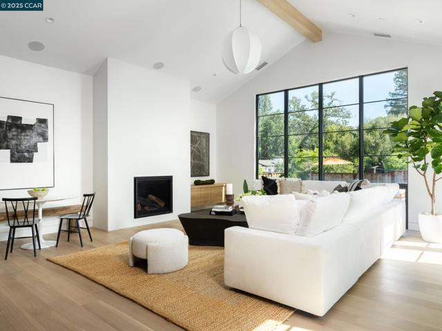 3364 Las Huertas Rd, Lafayette CA: https://media.crmls.org/mediaz/bc8400e1-9b77-49e4-8a92-748d32f97b50.jpg