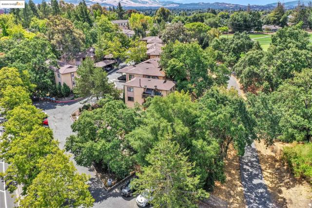 301 Country View Ln, Pleasant Hill CA: https://media.crmls.org/mediaz/bc841854-968e-4398-b42c-ee9099666721.jpg
