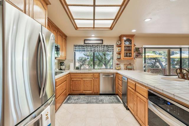 60 Terry Court, Hollister CA: https://media.crmls.org/mediaz/bc841dee-397b-4b51-8bf5-39718af3391b.jpg