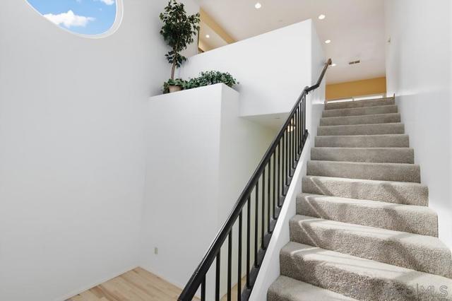 131 Scenic Dr, El Cajon CA: https://media.crmls.org/mediaz/bc842792-f729-430b-96d4-ef29149fe08d.jpg