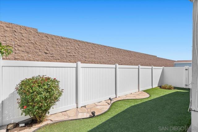 809 Discovery St, San Marcos CA: https://media.crmls.org/mediaz/bc844918-035f-4476-92b6-a11bb7fec5d5.jpg