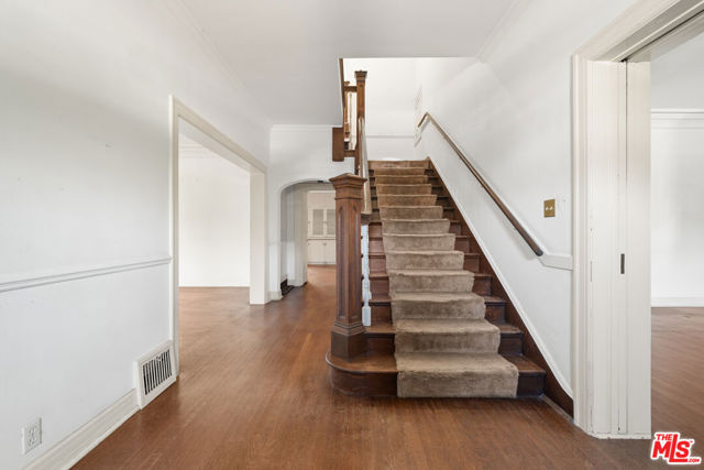 443 S June Street, Los Angeles CA: https://media.crmls.org/mediaz/bc84924f-990f-4e51-97e5-8ac488bd3982.jpg