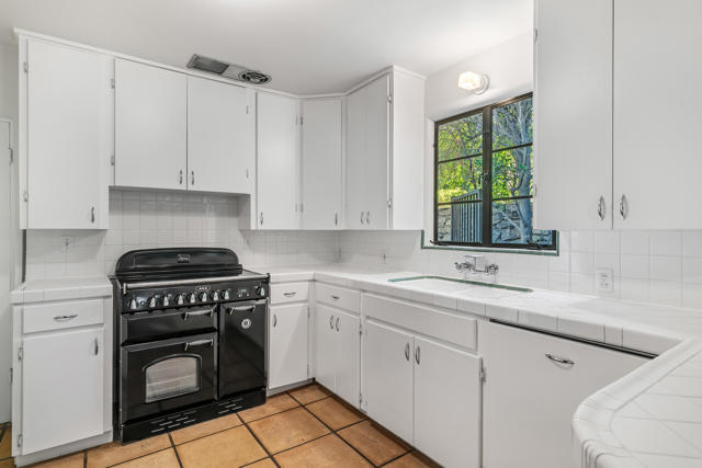 839 N Avenida Olivos, Palm Springs CA: https://media.crmls.org/mediaz/bc849894-5743-4674-84b1-83a7ba959b25.jpg