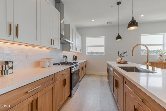 3874 W Point Drive, Los Angeles CA: https://media.crmls.org/mediaz/bc851beb-a41e-4ab3-85da-5d341ea4631d.jpg