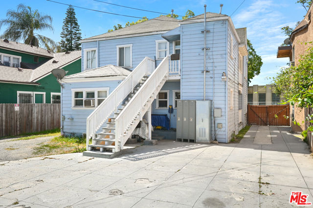 851 W 41st Drive, Los Angeles CA: https://media.crmls.org/mediaz/bc8541bc-3ccf-4110-852a-f8f611468fd3.jpg