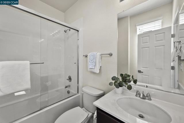 589 W Huntington Ave, Mountain House CA: https://media.crmls.org/mediaz/bc8587ef-bd43-488a-94d9-652a1682ed76.jpg