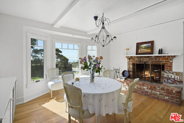 6052 Merritt Drive, Malibu CA: https://media.crmls.org/mediaz/bc85fb4d-55b8-4c82-8033-8bf6f422e69f.jpg