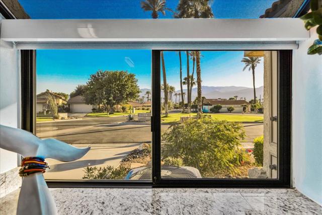 44 Acapulco Drive, Palm Desert CA: https://media.crmls.org/mediaz/bc8623cb-8f74-4382-886c-8df7da5beef7.jpg