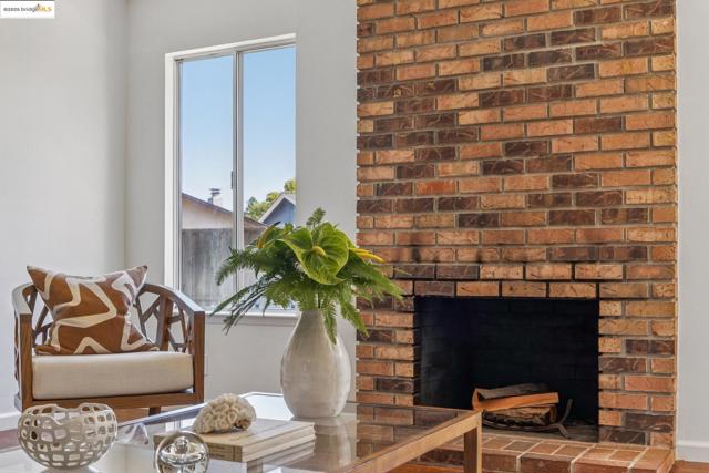 934 Bancroft Rd, Concord CA: https://media.crmls.org/mediaz/bc867374-bc9e-4957-b10c-ea87d6311332.jpg