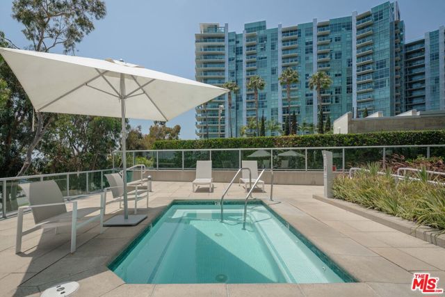 13600 Marina Pointe Drive, Marina del Rey CA: https://media.crmls.org/mediaz/bc871897-d0e8-447c-b0d3-685317f9ec8d.jpg