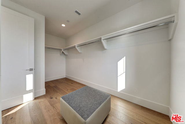 11729 Hartsook Street, Valley Village CA: https://media.crmls.org/mediaz/bc874e55-4e28-44e4-ace9-9eabee3bae8b.jpg