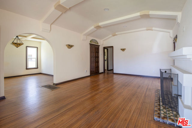 3220 W 78th Place, Los Angeles CA: https://media.crmls.org/mediaz/bc876879-13d1-417b-b760-64f8cd6bcccf.jpg