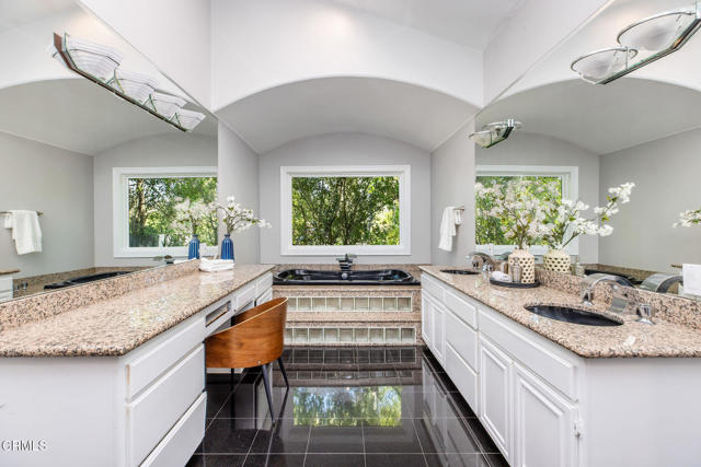 Detail Gallery Image 19 of 40 For 19443 Hatteras St, Los Angeles,  CA 91356 - 4 Beds | 4 Baths