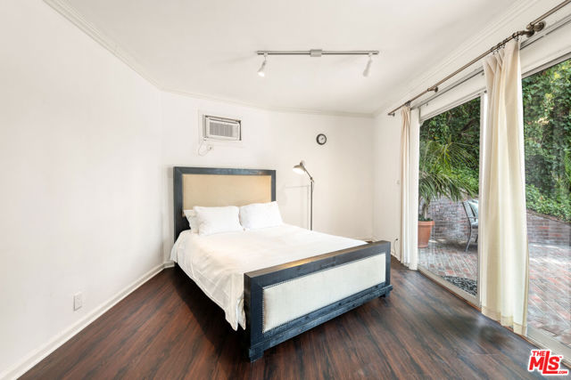 1148 COLDWATER CANYON Drive, Beverly Hills CA: https://media.crmls.org/mediaz/bc880cea-a463-4169-85e7-eef22c257d65.jpg