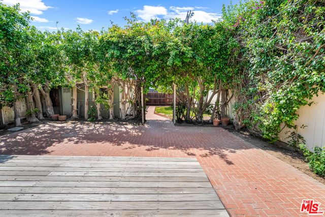 839 Milwood Avenue, Venice CA: https://media.crmls.org/mediaz/bc88100f-0d8b-4c33-95f1-647114160877.jpg
