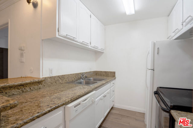 525 S Ardmore Avenue, Los Angeles CA: https://media.crmls.org/mediaz/bc888de4-3cbe-4e7d-ad0f-61c590b2cb0c.jpg