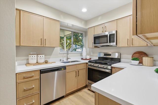 1542 Canna Court, Mountain View CA: https://media.crmls.org/mediaz/bc889854-f35d-489d-880c-a743f2cdc6e1.jpg