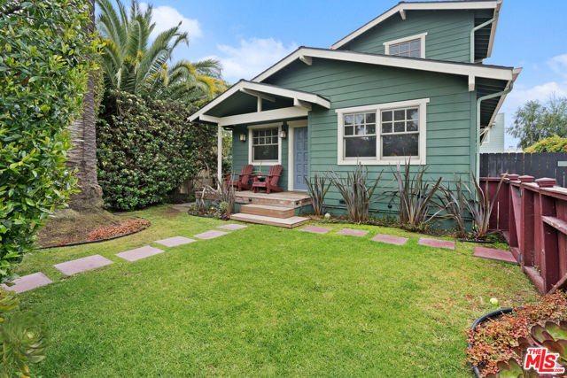 2439 Glyndon Avenue, Venice CA: https://media.crmls.org/mediaz/bc88a8a4-a977-4807-91c8-750fd0e0c935.jpg