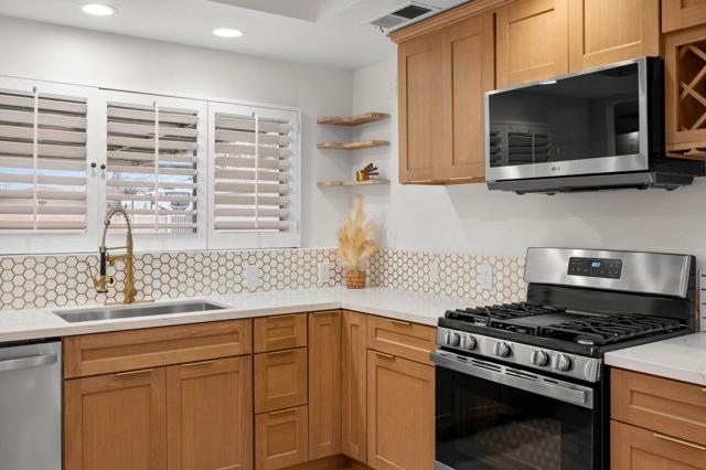 43419 Deglet Noor Street, Indio CA: https://media.crmls.org/mediaz/bc88b433-1587-4bd0-b8cc-6d3bad661701.jpg