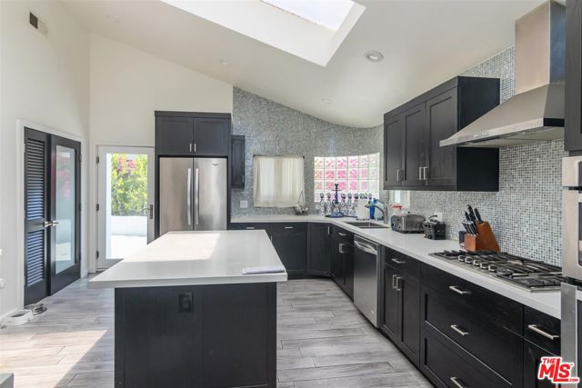 3136 Floye Drive, Los Angeles CA: https://media.crmls.org/mediaz/bc88cf19-77e5-4850-9743-d342592d6a3e.jpg