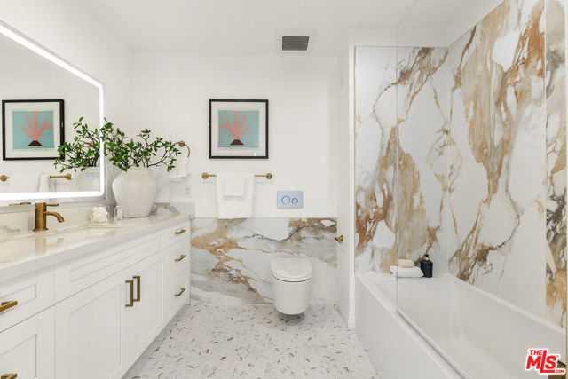 7428 Santa Monica Boulevard, 301 photo 16