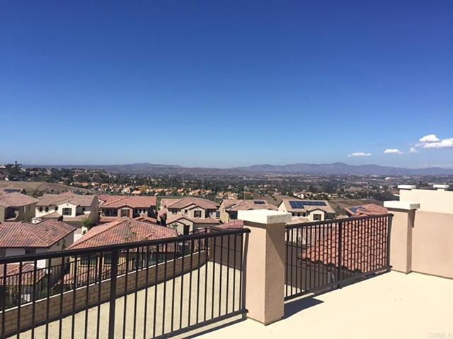 438 Cota Lane, Vista CA: https://media.crmls.org/mediaz/bc898648-fa32-4419-a8c0-7580449ce0e6.jpg