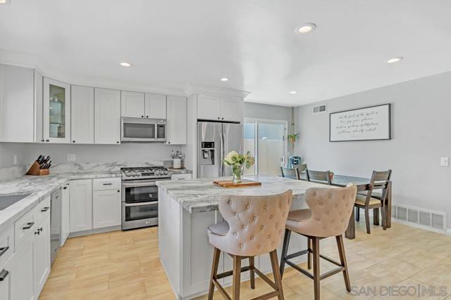 13533 Mora Cir, Poway CA: https://media.crmls.org/mediaz/bc89ef59-be02-41e6-98c1-8c6ad66d147b.jpg