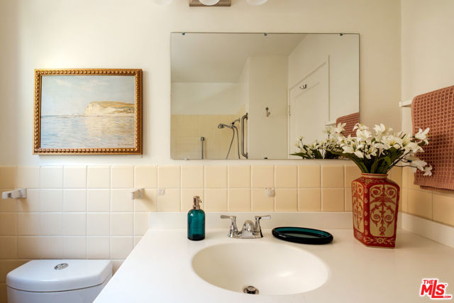 5273 Village, Los Angeles CA: https://media.crmls.org/mediaz/bc89fa35-16ac-4d21-9401-1a0a7406938f.jpg