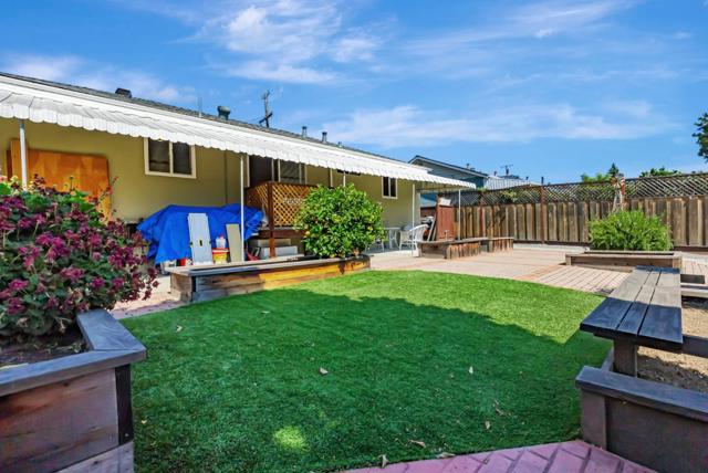 25875 Bel Aire Drive, Hayward CA: https://media.crmls.org/mediaz/bc8a3c9f-069c-4ad6-939b-cf2d66e5ca85.jpg