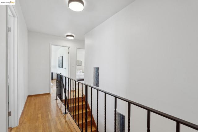 13185 Clairepointe Way, Oakland CA: https://media.crmls.org/mediaz/bc8a74e2-ef7c-401f-ae44-737e621af927.jpg