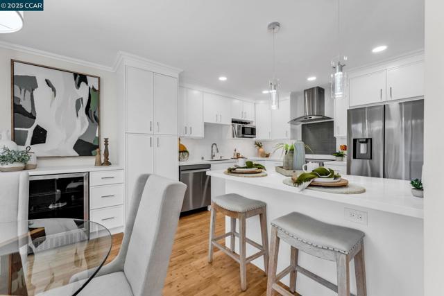 1200 Leisure Ln, Walnut Creek CA: https://media.crmls.org/mediaz/bc8af34e-3e42-4742-a6e9-95165f5c3d56.jpg