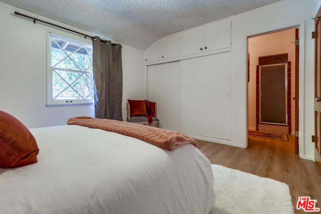 7951 Glenties Lane, Sunland CA: https://media.crmls.org/mediaz/bc8b4a70-6666-4222-8422-2e4989a231b0.jpg