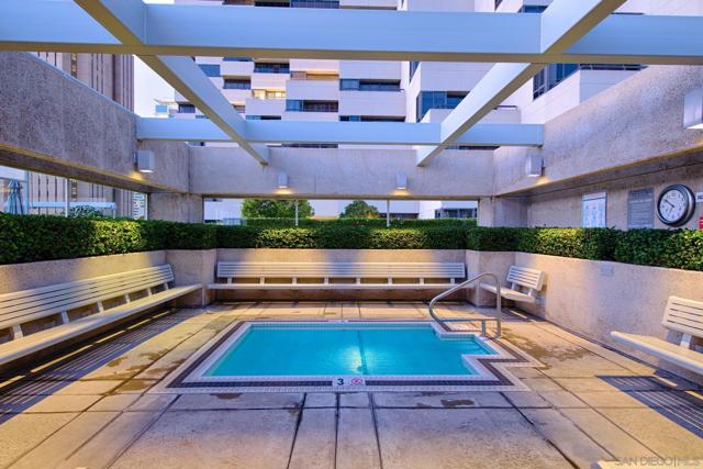 700 Front St, San Diego CA: https://media.crmls.org/mediaz/bc8bc095-041a-4a50-874b-fe4706834a0f.jpg
