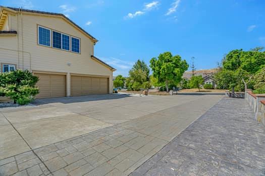 2557 Bentley Ridge Drive, San Jose CA: https://media.crmls.org/mediaz/bc8bd6cb-f99e-41c8-bd0a-0b7e971baf61.jpg
