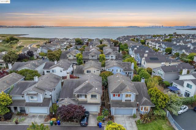 16 Bay Harbor Ct, Richmond CA: https://media.crmls.org/mediaz/bc8bf989-0b5a-4bfe-a6f9-8cb2a1de2fe9.jpg