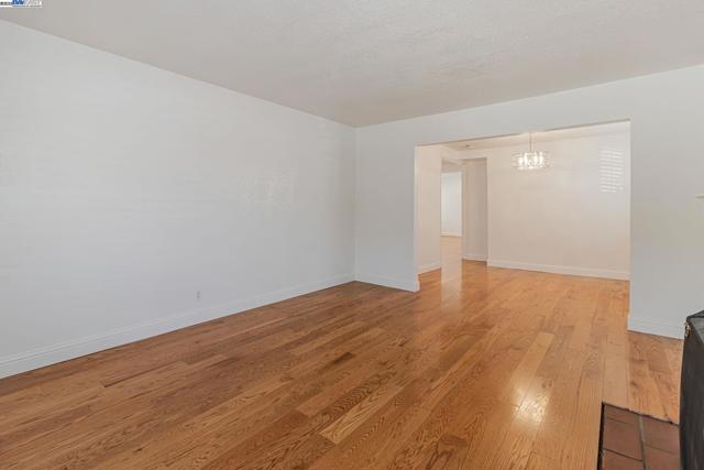 2940 Somerset Ave, Castro Valley CA: https://media.crmls.org/mediaz/bc8c16f9-cf81-4d6b-bd90-69e1d5e01412.jpg