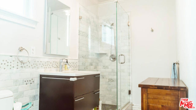 416 S Van Ness Avenue, Los Angeles CA: https://media.crmls.org/mediaz/bc8c32d7-0f56-4346-a941-6b23c103d6d0.jpg