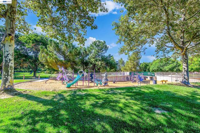 5943 Corte Arboles, Pleasanton CA: https://media.crmls.org/mediaz/bc8d817c-e993-46a1-8145-831045db8e55.jpg