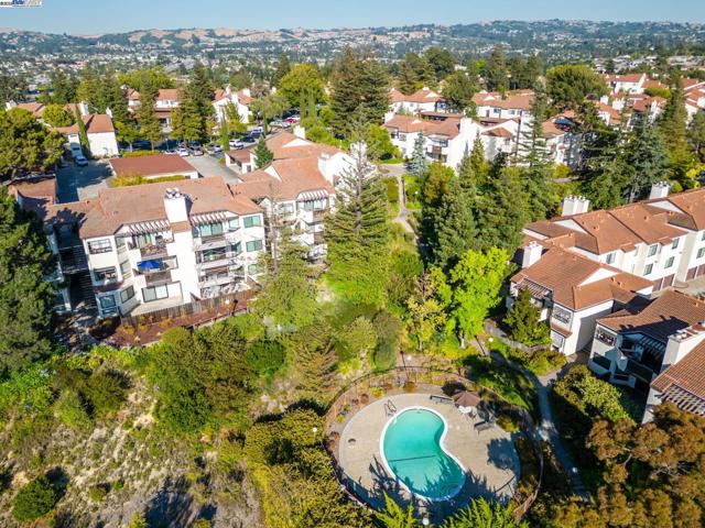 21083 Gary Dr, Hayward CA: https://media.crmls.org/mediaz/bc8dd331-5784-42cc-b65a-9f8f65bdb8d8.jpg